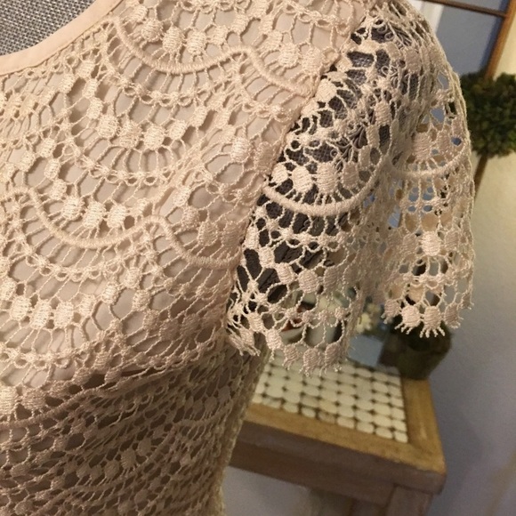 Ann Taylor top. (11/20) - Picture 2 of 3